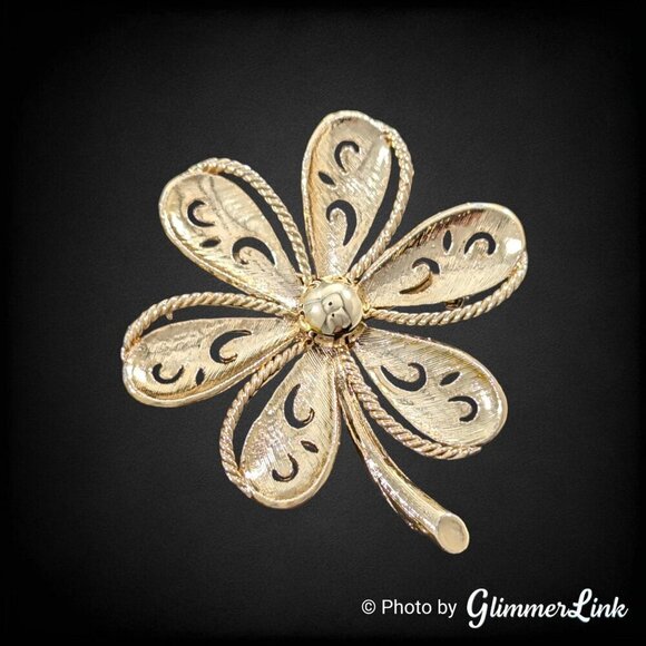 Vintage Six Petal Flower Swirls Textured Gold Tone Brooch - Picture 1 of 6